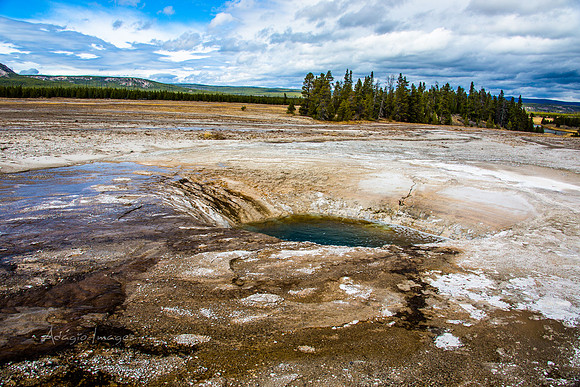 Yellowstone - Geyser